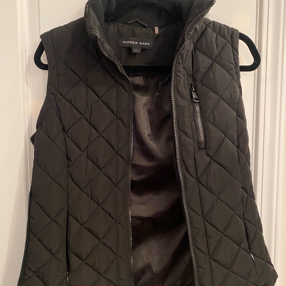 Small black vest with pockets